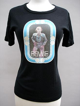 1975 DAVID BOWIE
FOR ’IT GIRLS’ & BOWIE FANATICS THE ULTIMATE BOWIE TEE