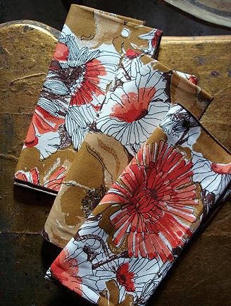 70S VERA NAPKINS
 3 MUMS THE WORD