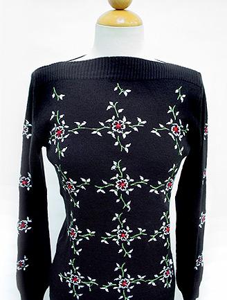 70S BLACK FLOWERED SWEATER