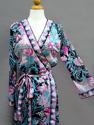 70S EMILIO PUCCI   NIGHT BLOOMING WRAP 6/8