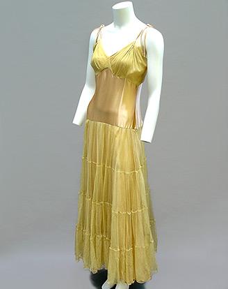 30S GOLDEN 
SATIN GODDESS GOWN
6