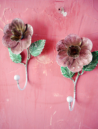 70S NEIMAN MARCUS HOOKED ON FLOWERS